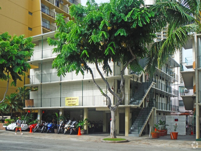 Building Photo - 2413 Kuhio Ave