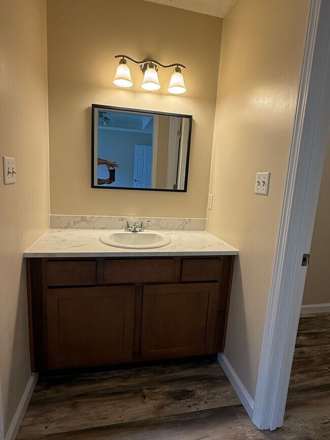 Building Photo - 3BR/2BA Single-Family Home with Versatile Bonus Room & No Carpet!