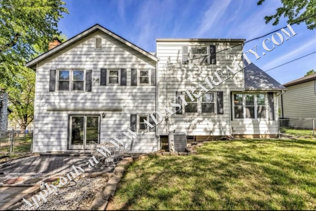 Building Photo - Beautiful 4 Bed 2 Bath Home in Olathe-Available in JULY!!