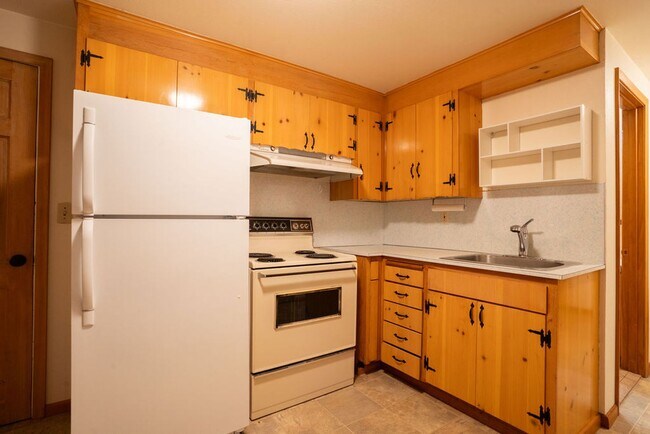 Building Photo - Spacious North Tacoma waterfront Unit with Million dollar Puget Sound Views