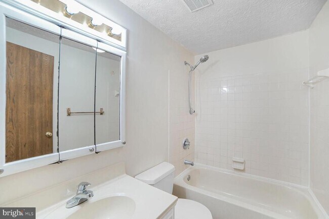 Building Photo - 9511 Donnan Castle Ct