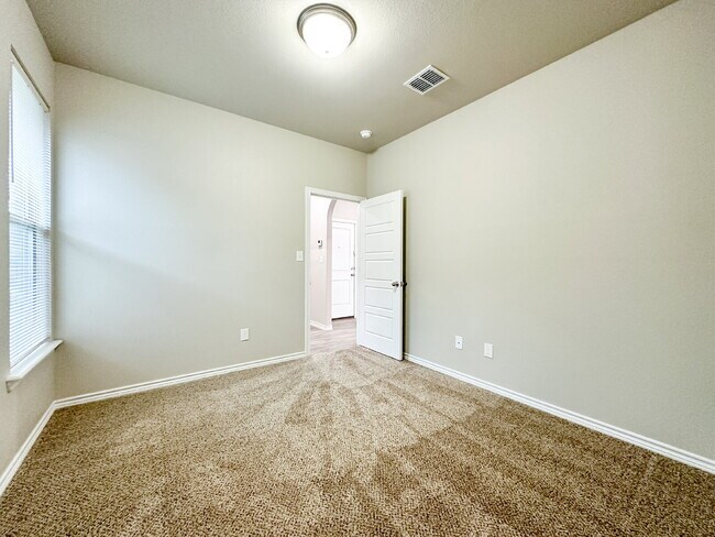 Building Photo - Newer Built 3/2/2 in Frenship ISD!