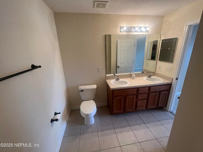 Building Photo - 1500 Calming Water Dr