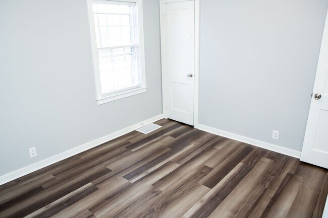 Building Photo - Next-Level Student Living  |  3,000+ Sq Ft 4BR Home Steps from Ball State – Pre-Lease Now!