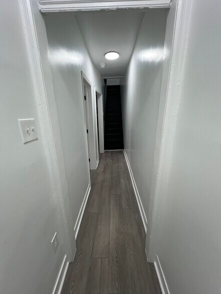 Building Photo - 225 Lloyd St