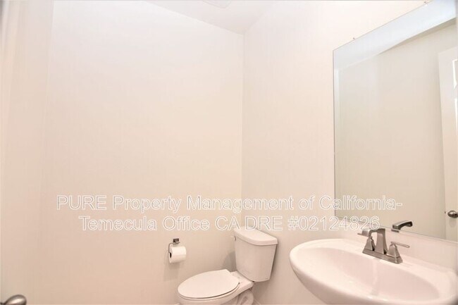 Building Photo - 32615 Cert St