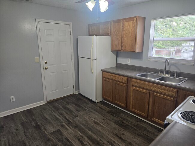 Building Photo - 1905 E Balsam Ct