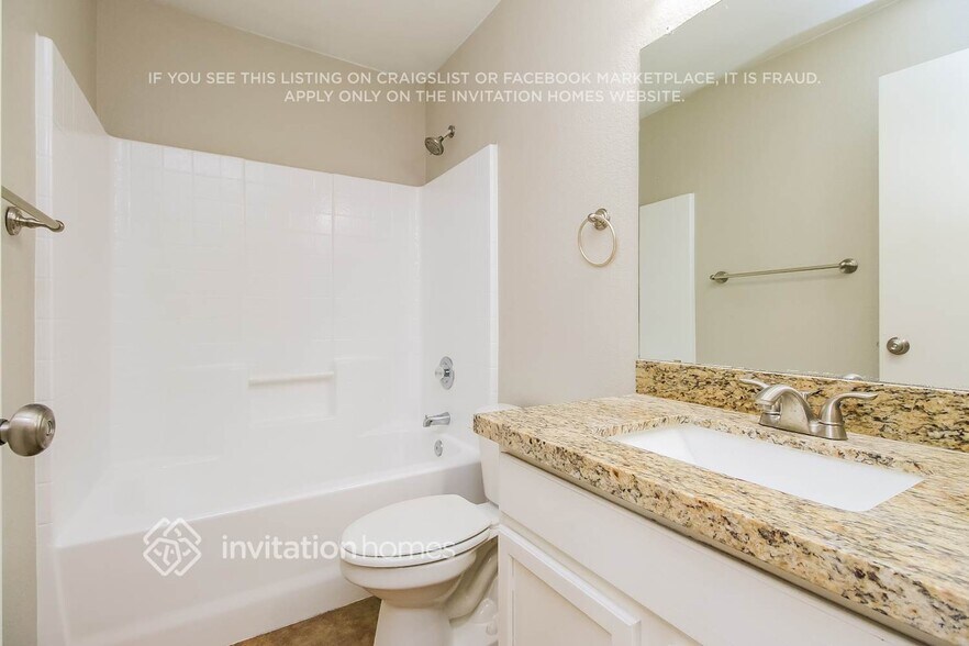 Building Photo - 10933 E Clovis Ave