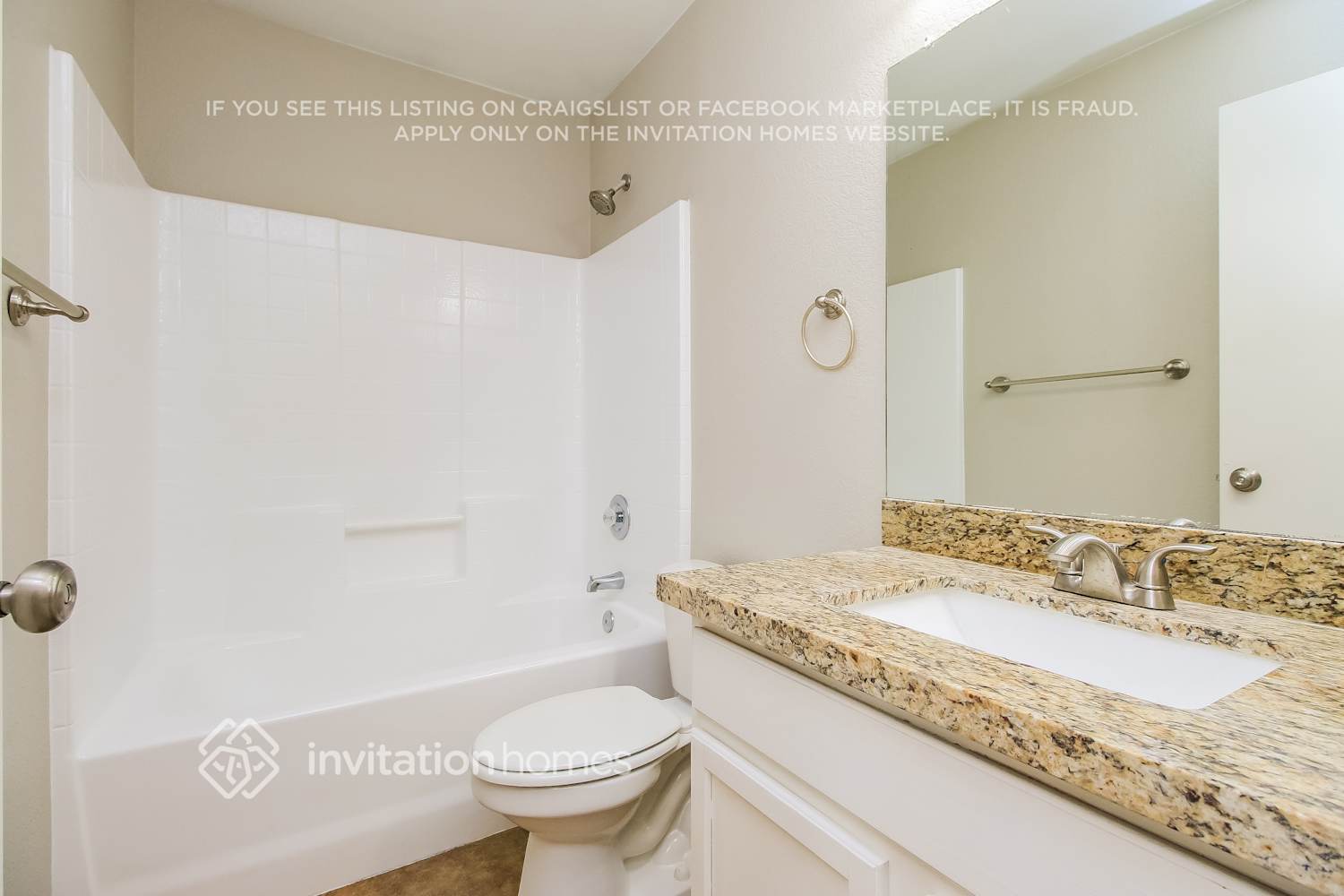 Building Photo - 10933 E Clovis Ave