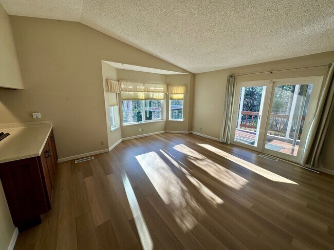 Building Photo - charming 3-bedroom, 2-bathroom