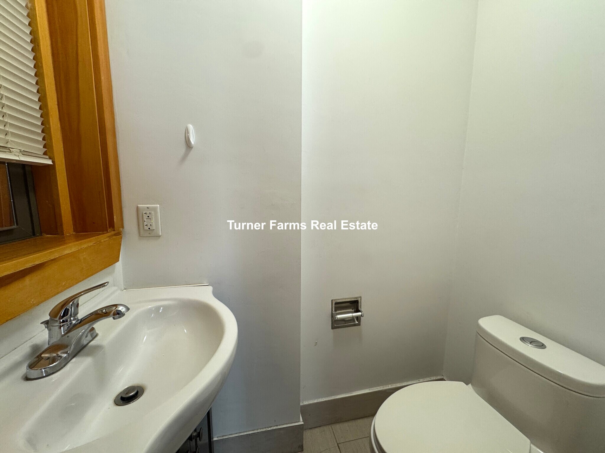 Building Photo - 145 Hillside St