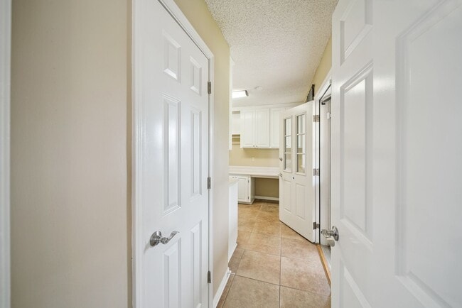 Building Photo - House for Rent 3 Bedrooms 2 Bath !!!!!