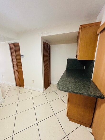 Kitchen - 1331 W 51st Pl