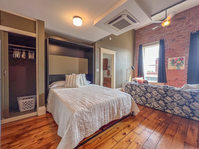 Building Photo - 1175 Iowa St