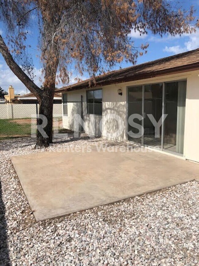 Building Photo - 2126 N Villas Ln