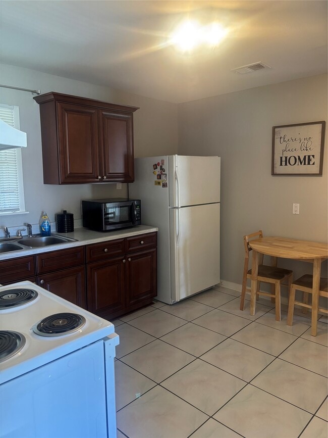 Building Photo - 7310 Yoe St