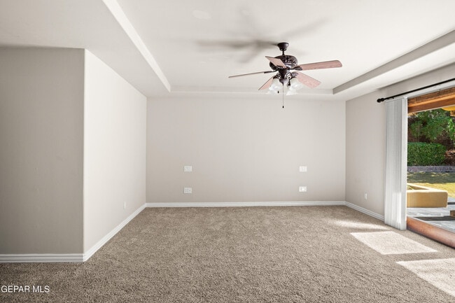 Building Photo - 6204 Pinehurst Dr