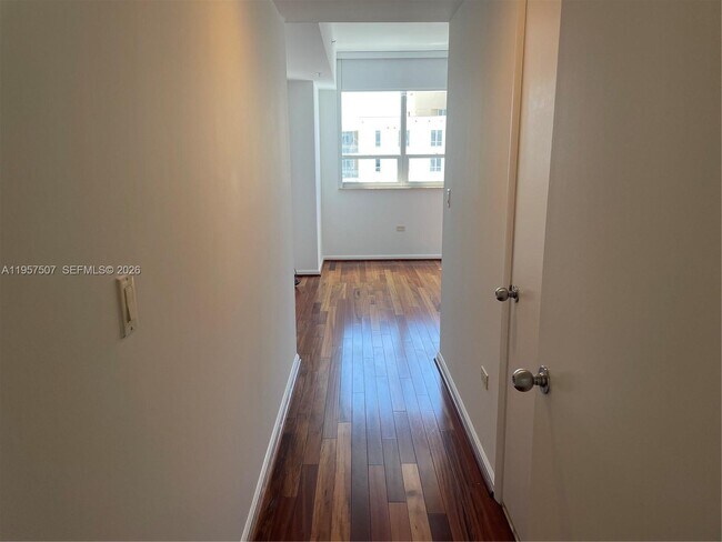 Building Photo - 801 Brickell Key Blvd