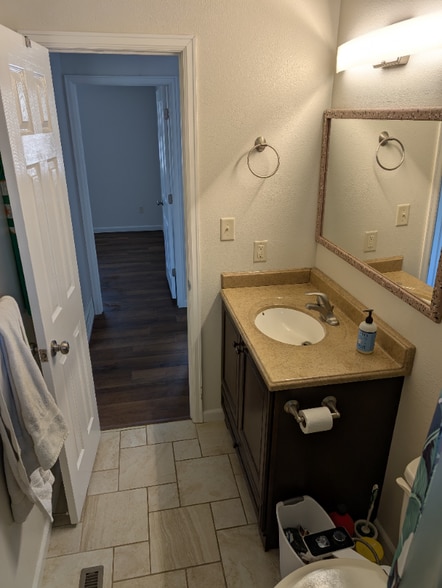 Building Photo - 1308 Ellen Pl