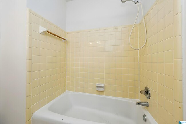 Building Photo - 1327 3rd Ave SW