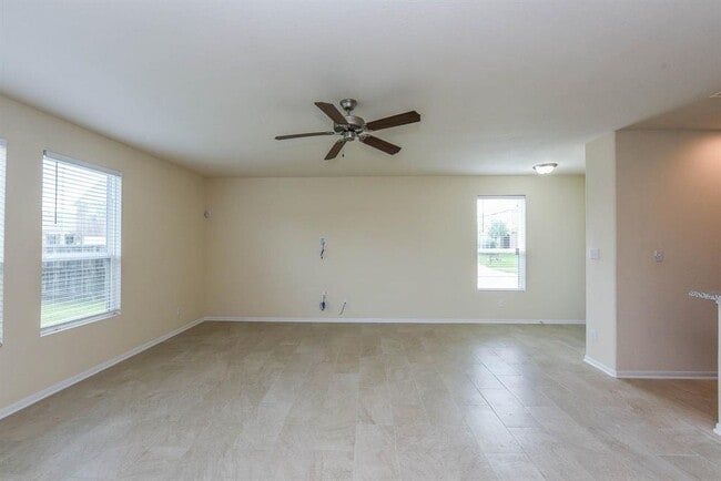 Building Photo - 18402 Each Elm Way
