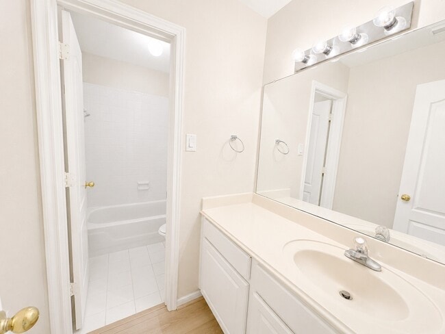 Building Photo - 223 Wild Oak Run