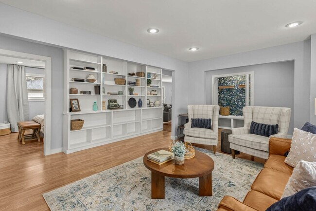 Building Photo - 201 N Dogwood St