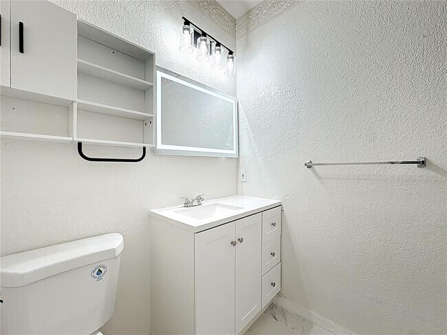 Building Photo - 1375 Lake Shadow Cir