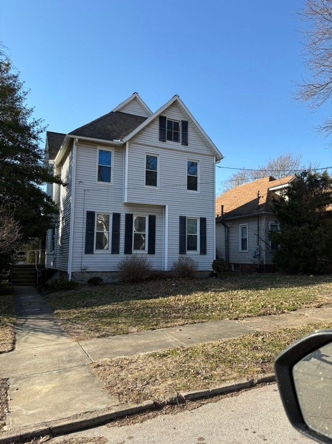 Building Photo - 2517 Grand Ave