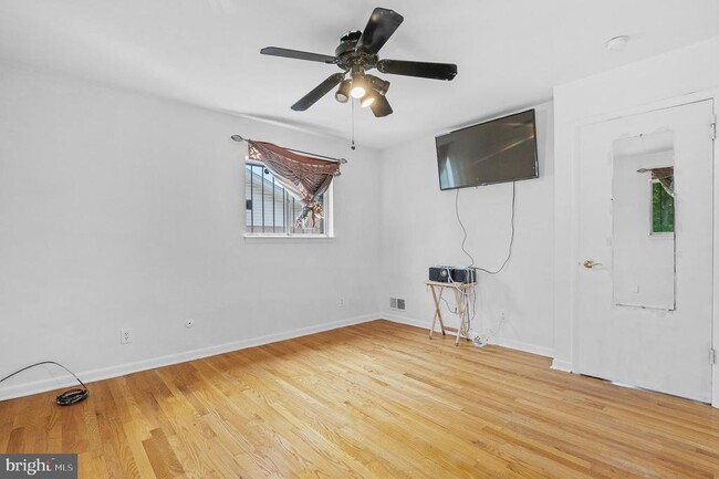 Building Photo - 6311 Barrs Ln