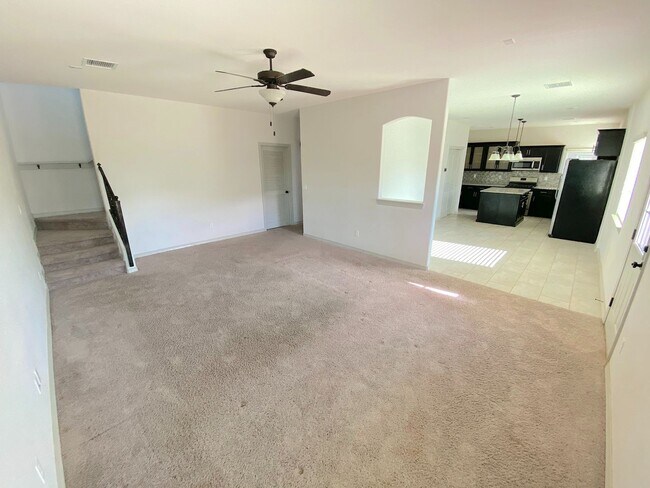 Building Photo - East El Paso 4 bed Refirg A/C