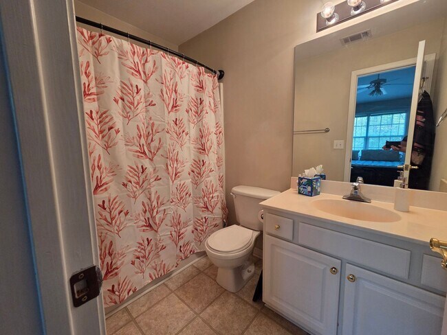 Building Photo - 2 Bed 2.5 Bath Condo