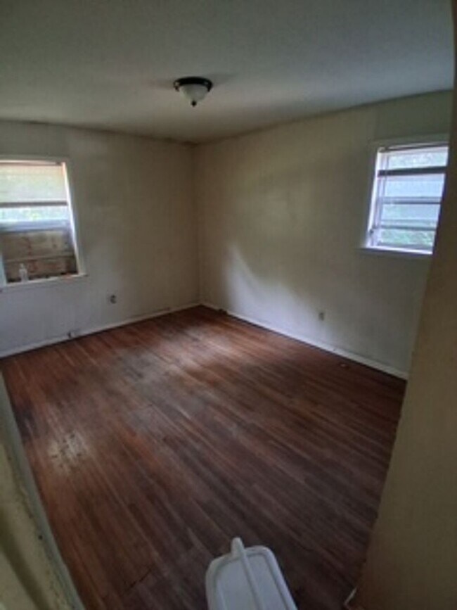 Building Photo - MOVE IN TODAY !!!!!