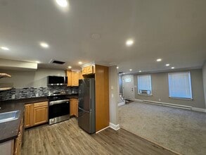 Building Photo - 66 Gardner St