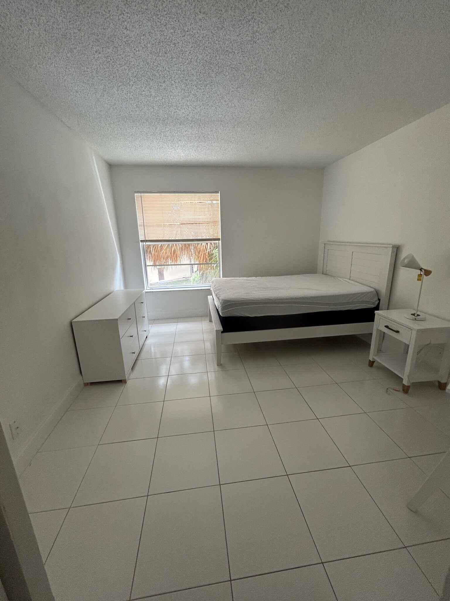 2nd bedroom - 470 NW 20th St