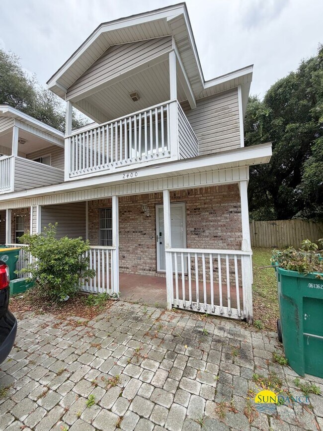 Building Photo - Great 2 Bedroom Townhouse in Fort Walton!