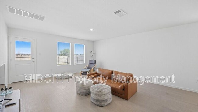 Building Photo - 3159 Dispatch Dr