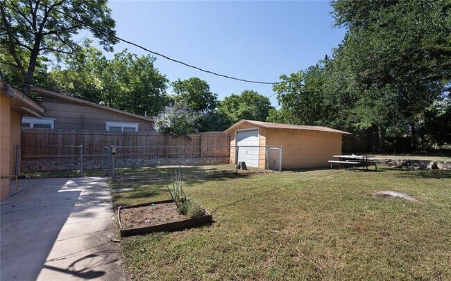 Building Photo - 2110 Westover Rd