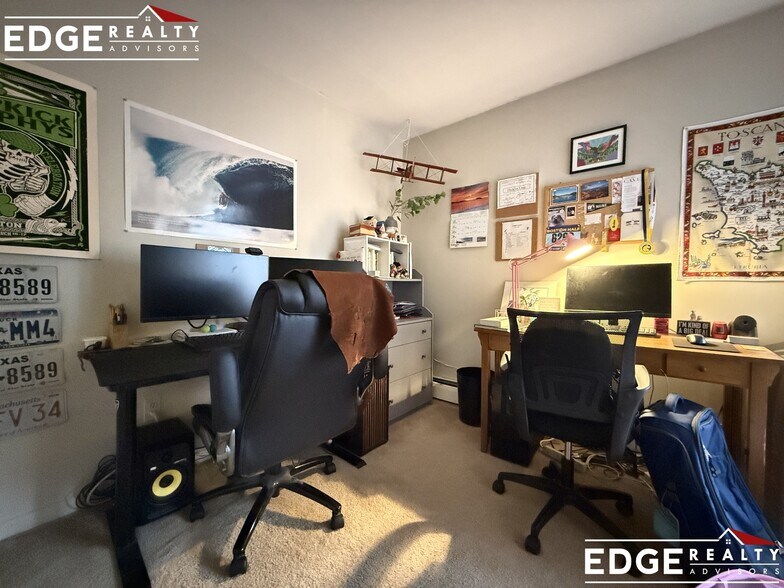 Building Photo - 140 Kenrick St