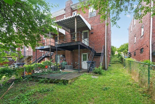Building Photo - 5551 Chillum Pl NE