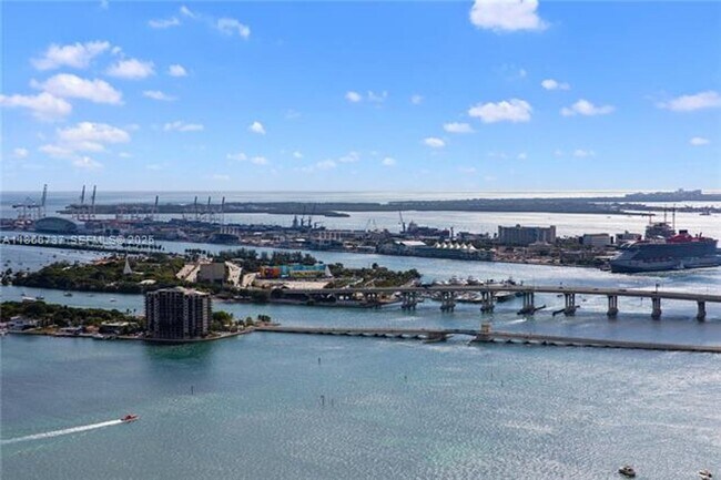 Building Photo - 700 NE 24th St