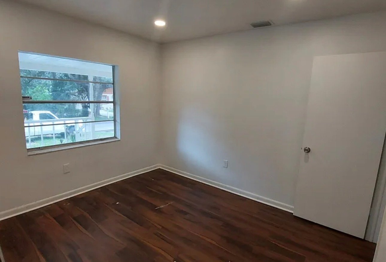 Building Photo - 824 Valencia Ave