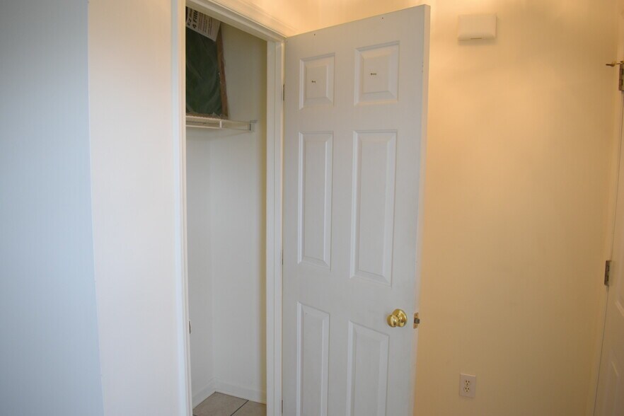 Building Photo - 2500 Hawes Ct