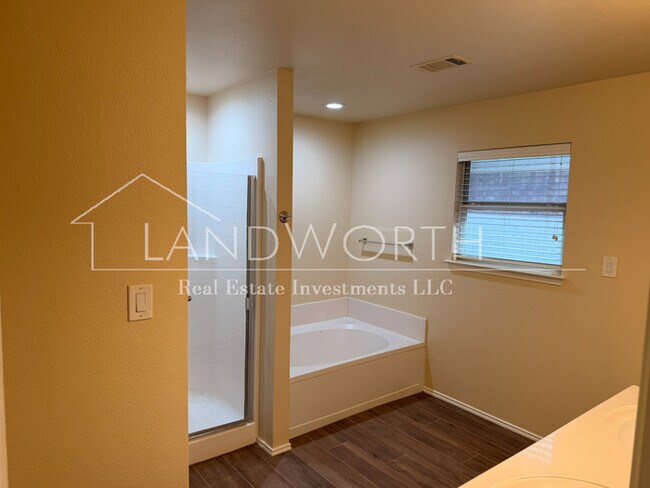 Building Photo - 9617 Olivia Dr
