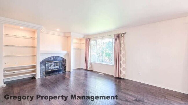 Building Photo - Light and Bright Home in the Desirable Upland View Neighborhood