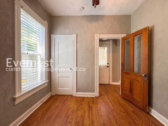 Building Photo - 2-Bed/1-Bath Home/Available Now!