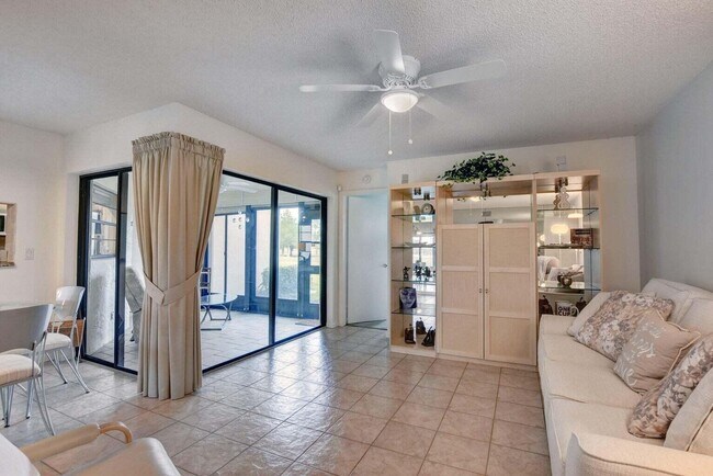 Building Photo - 5851 Parkwalk Dr