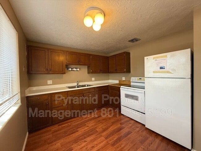 Building Photo - 1495 S 200 E