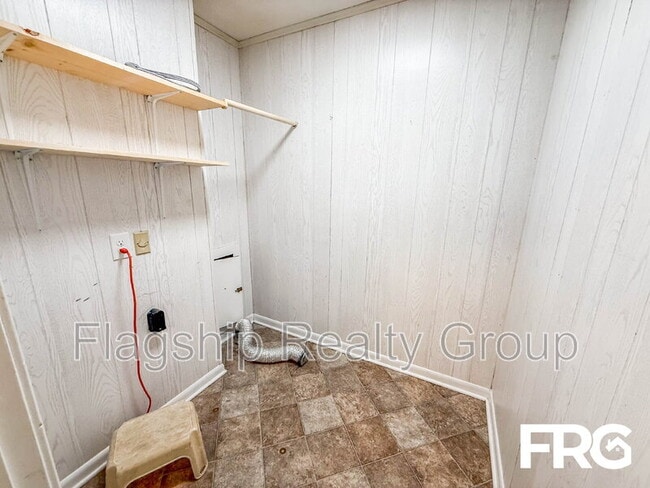 Building Photo - 910 Holloman St