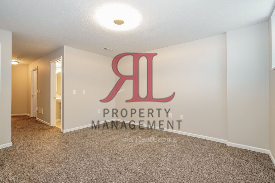 Building Photo - 5807 Bridgehampton Dr